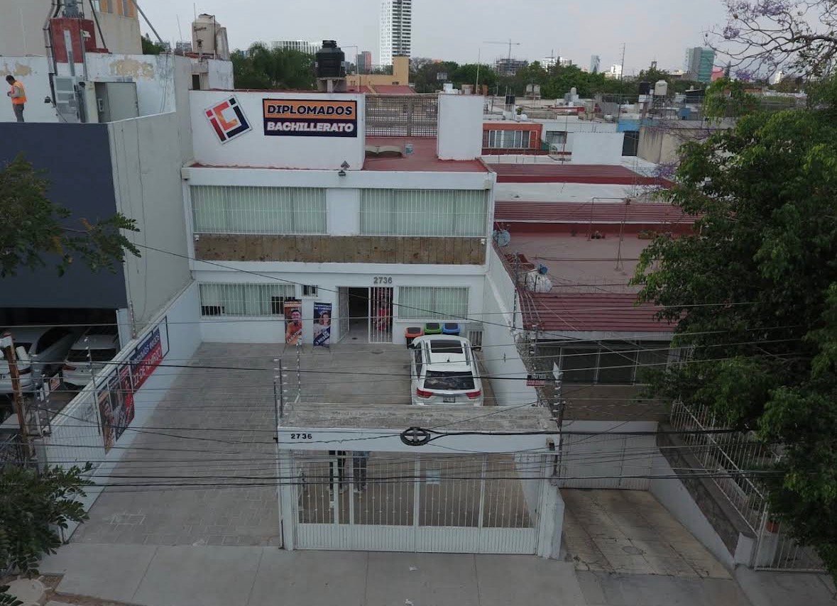 Fachada del plantel Lázaro Cárdenas de CCJ